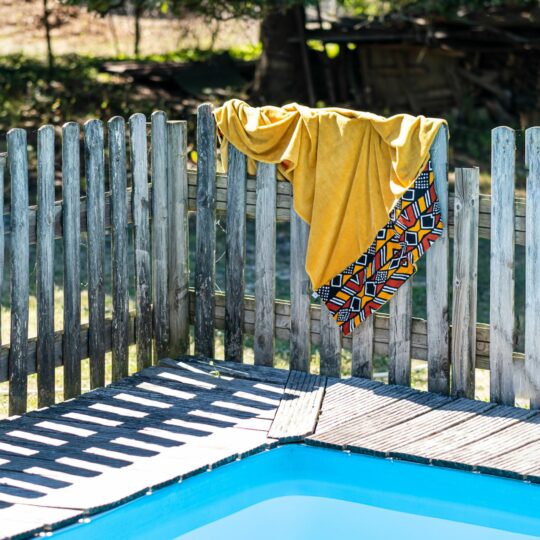 Serviette de plage et de piscine de la collection Bogolan de Poropango