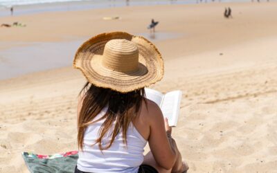 Astuces pour éviter que le sable s’invite sur votre serviette de plage