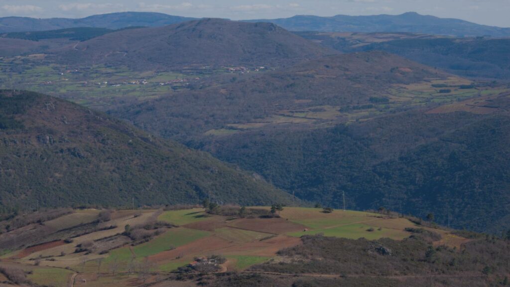 Forêt dense et montagneuse dans le Parc Naturel de Montesinho