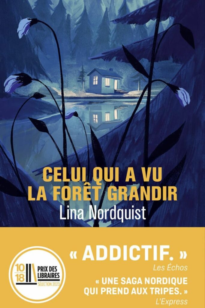 Couverture du roman 'Celui qui a vu la forêt grandir' de Lina Nordquist – une dense forêt nordique baignée d'une lumière douce, où les nuances de verts et de bleus évoquent le mystère et la force tranquille de la nature.